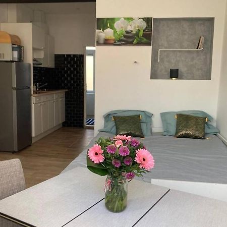 בריסל Magnifique Studio Au 2Eme Etage, A Proximite De La Gare Du Midi! מראה חיצוני תמונה