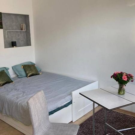 בריסל Magnifique Studio Au 2Eme Etage, A Proximite De La Gare Du Midi! מראה חיצוני תמונה