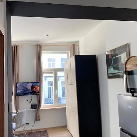 בריסל Magnifique Studio Au 2Eme Etage, A Proximite De La Gare Du Midi! מראה חיצוני תמונה