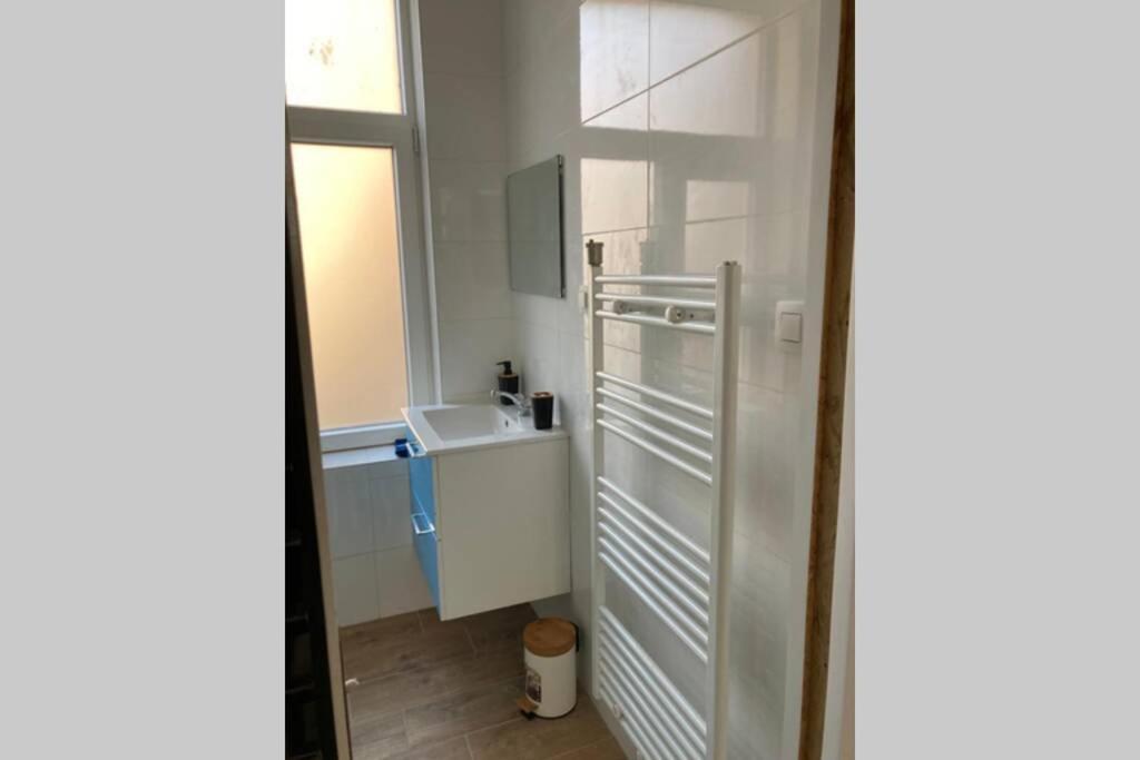 בריסל Magnifique Studio Au 2Eme Etage, A Proximite De La Gare Du Midi! מראה חיצוני תמונה