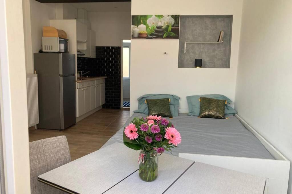 בריסל Magnifique Studio Au 2Eme Etage, A Proximite De La Gare Du Midi! מראה חיצוני תמונה