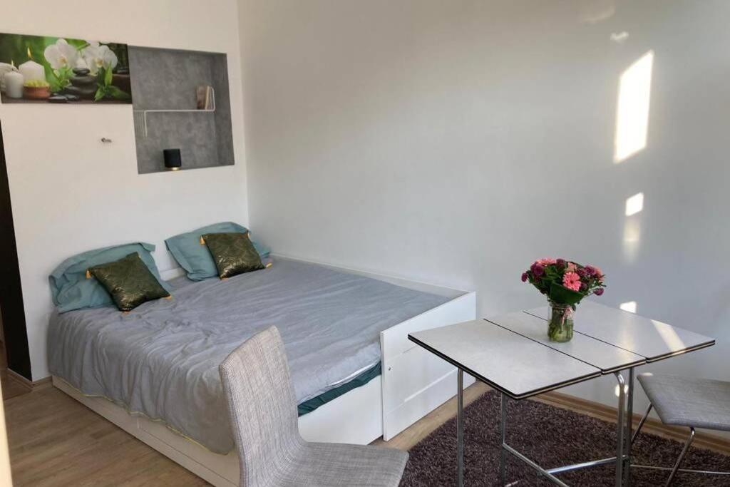 בריסל Magnifique Studio Au 2Eme Etage, A Proximite De La Gare Du Midi! מראה חיצוני תמונה