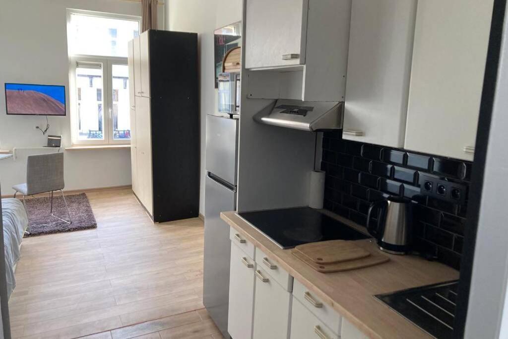 בריסל Magnifique Studio Au 2Eme Etage, A Proximite De La Gare Du Midi! מראה חיצוני תמונה