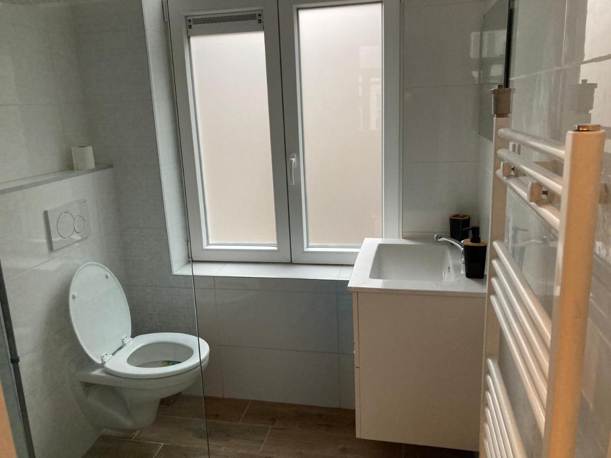 בריסל Magnifique Studio Au 2Eme Etage, A Proximite De La Gare Du Midi! מראה חיצוני תמונה